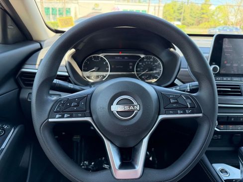 Used 2023 Nissan Altima 2.5 SV FWD image 29