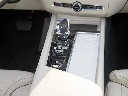 New 2026 Volvo XC60 B5 Ultra w/ Protection Package Premier image 29