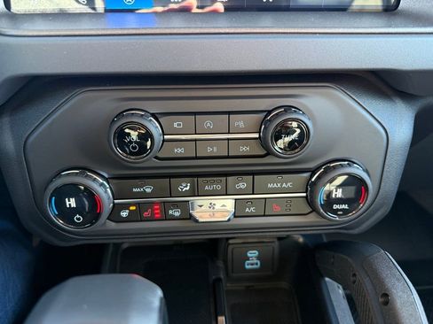 New 2025 Ford Bronco Badlands image 28