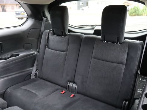 Used 2016 Nissan Pathfinder SV AWD/4WD image 21