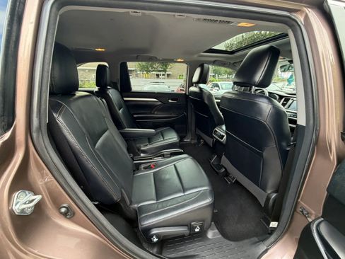 Used 2018 Toyota Highlander XLE FWD image 15