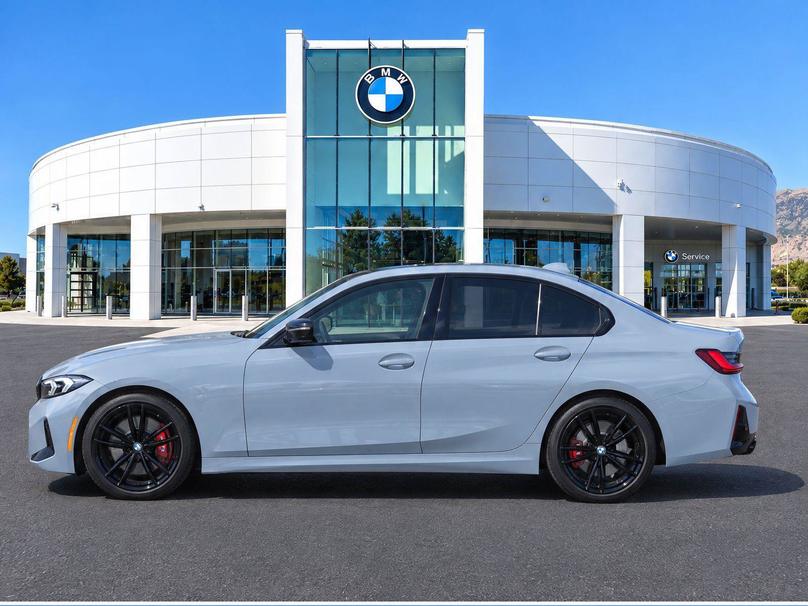 Used 2024 BMW 330i xDrive Sedan w/ M Sport Package AWD/4WD image 4