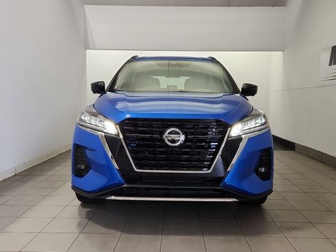 Used 2021 Nissan Kicks SR w/ SR Premium Package FWD image 3