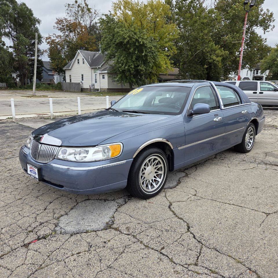 Used 2000 Lincoln Town Car Signature RWD image 1