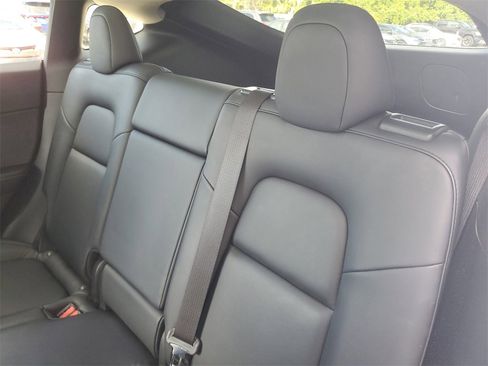 Used 2021 Tesla Model Y Long Range image 7