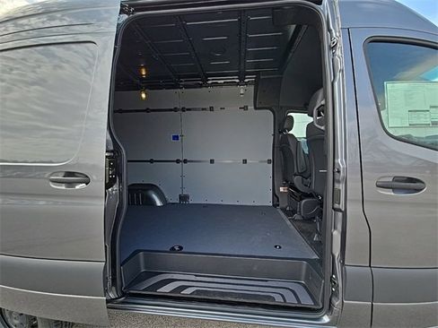Used 2025 Mercedes-Benz Sprinter 2500 image 9