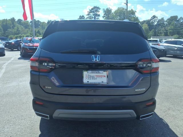 Used 2025 Honda Pilot Touring image 2