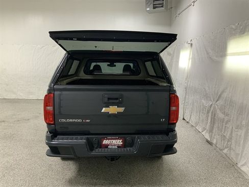 Used 2017 Chevrolet Colorado LT AWD/4WD image 9