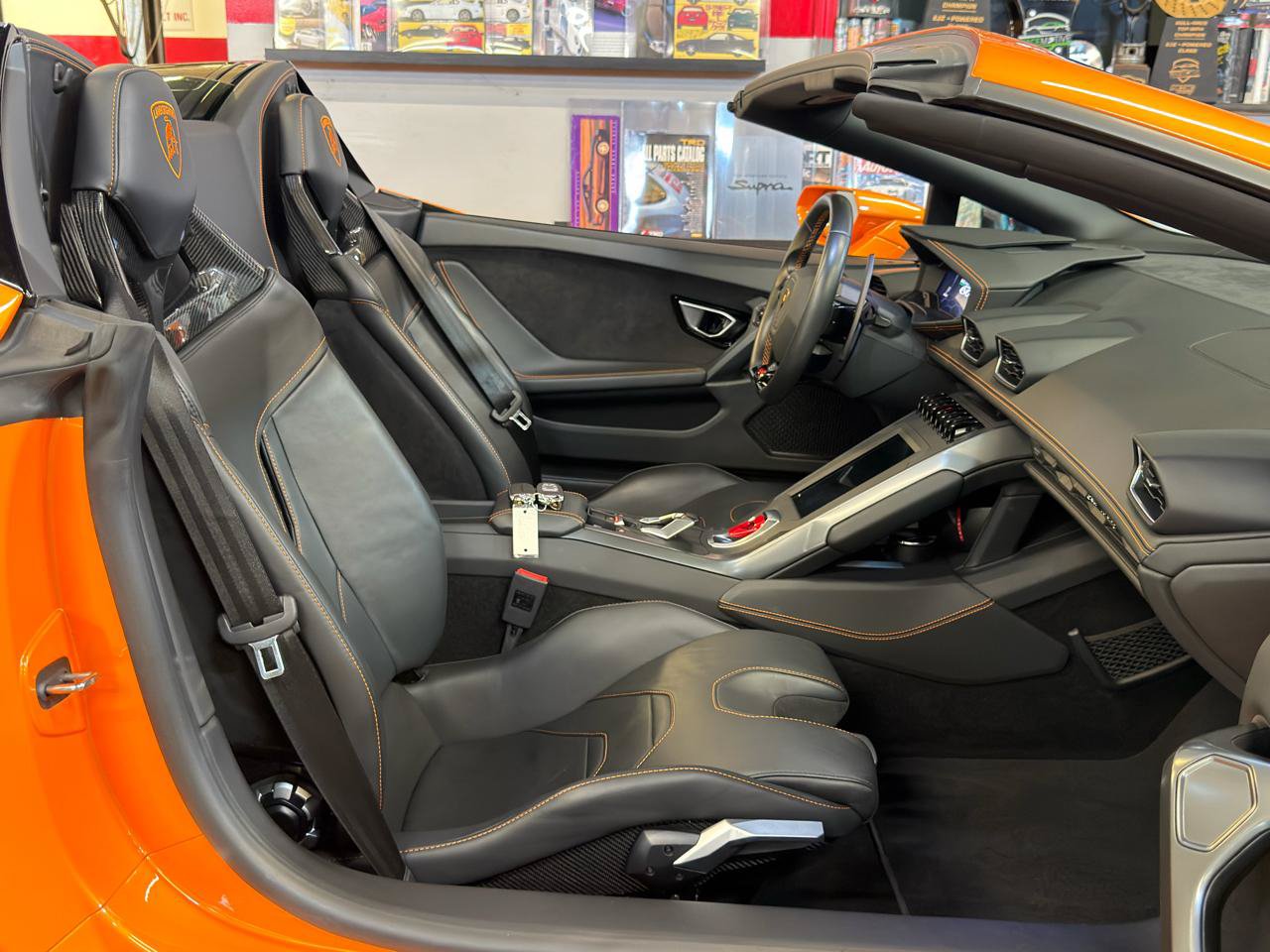Used 2021 Lamborghini Huracan EVO RWD image 23