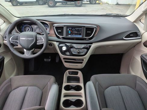 Used 2024 Chrysler Voyager LX w/ Fleet Security Group image 8