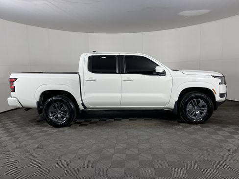 Used 2025 Nissan Frontier SV image 5