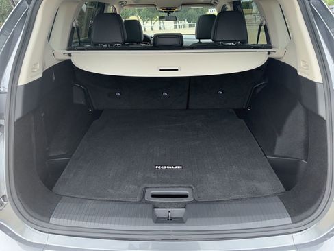 Used 2025 Nissan Rogue SV w/ SV Premium Package FWD image 21