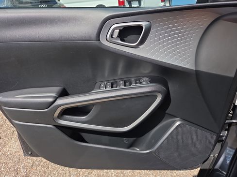 Certified 2023 Kia Soul LX w/ LX Technology Package image 9