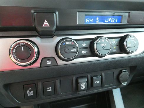 Used 2021 Toyota Tacoma SR5 w/ Technology Package AWD/4WD image 26