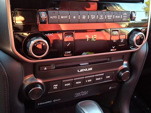 Used 2023 Lexus GX 460 Luxury w/ Sport Design Package AWD/4WD image 19
