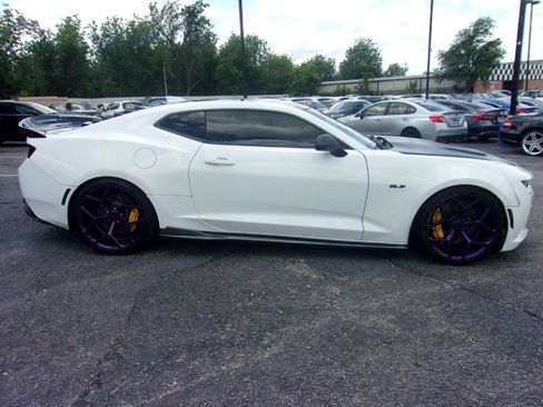 Used 2018 Chevrolet Camaro SS RWD image 4