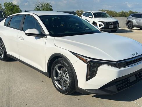 Used 2025 Kia K4 LXS image 14