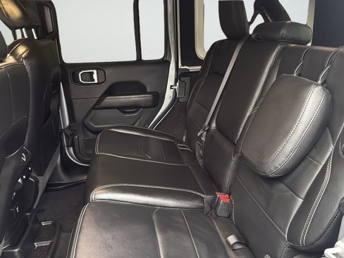 Used 2021 Jeep Wrangler Unlimited Sahara w/ Cold Weather Group AWD/4WD image 20