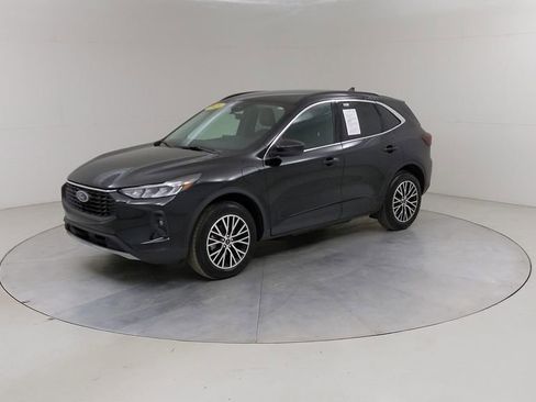Certified 2025 Ford Escape SE w/ Class II Trailer Tow Package FWD image 19