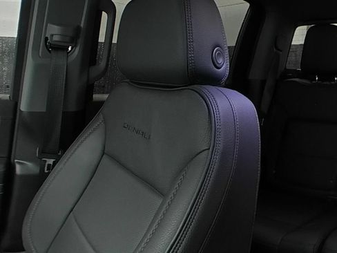 Used 2025 GMC Sierra 1500 Denali w/ Denali Reserve Package AWD/4WD image 9