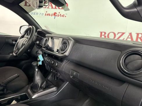 Used 2018 Toyota Tacoma TRD Off-Road image 17