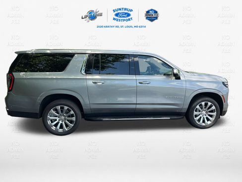 Used 2025 Chevrolet Suburban Premier RWD image 7