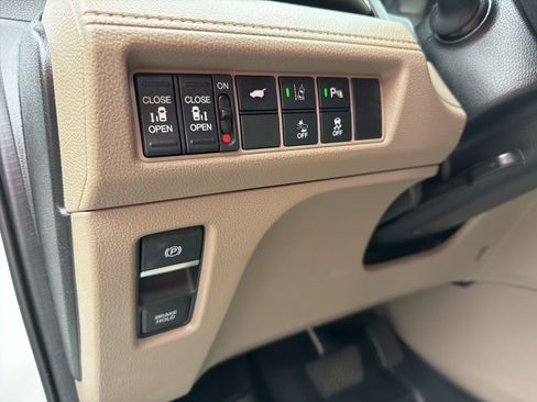 Used 2020 Honda Odyssey Touring image 15