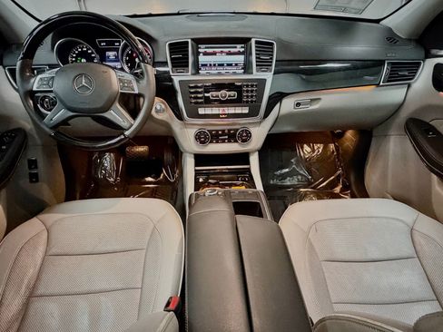 Used 2014 Mercedes-Benz GL 450 4MATIC image 36