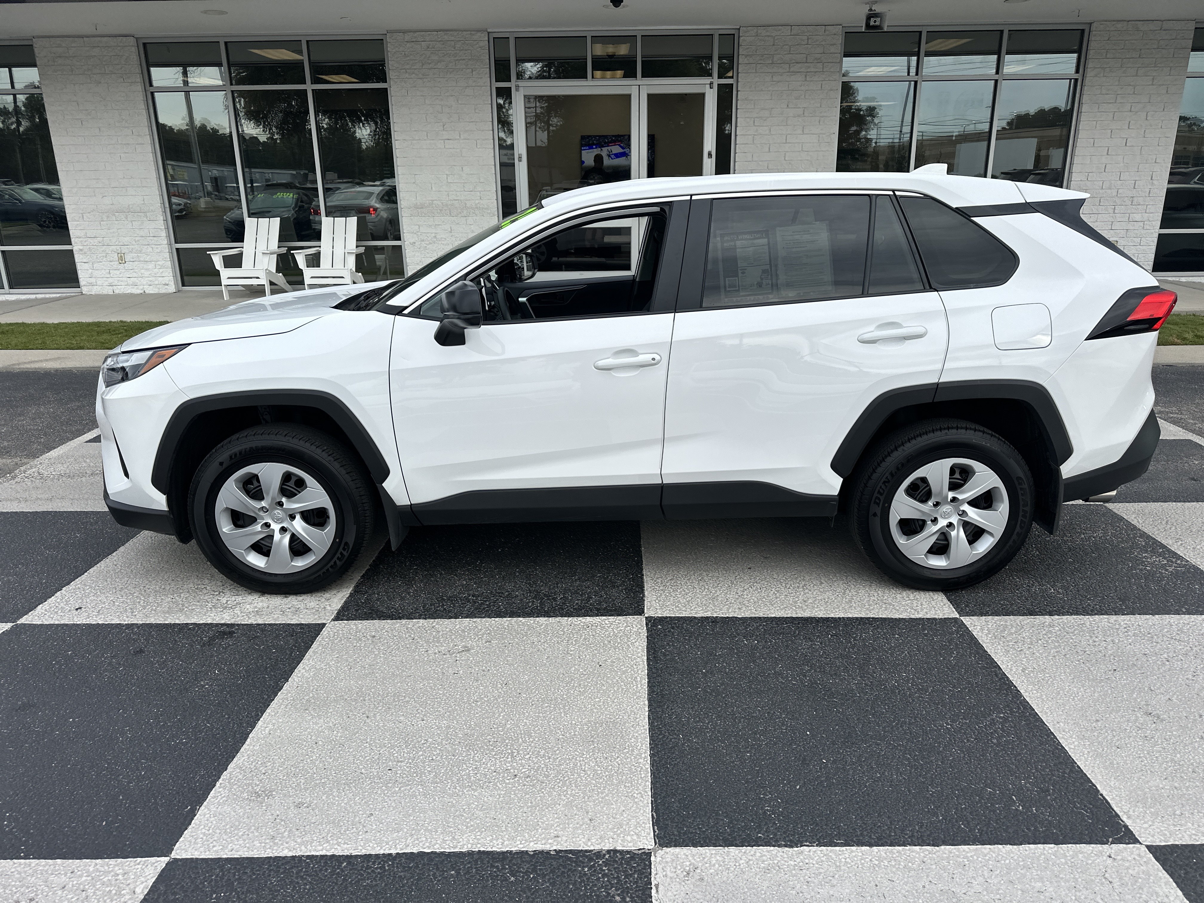 Used 2025 Toyota RAV4 LE AWD/4WD image 1