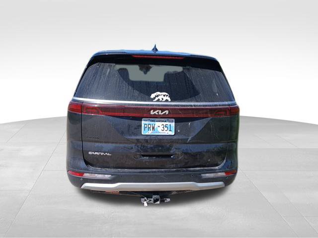 Used 2023 Kia Carnival LX FWD image 3