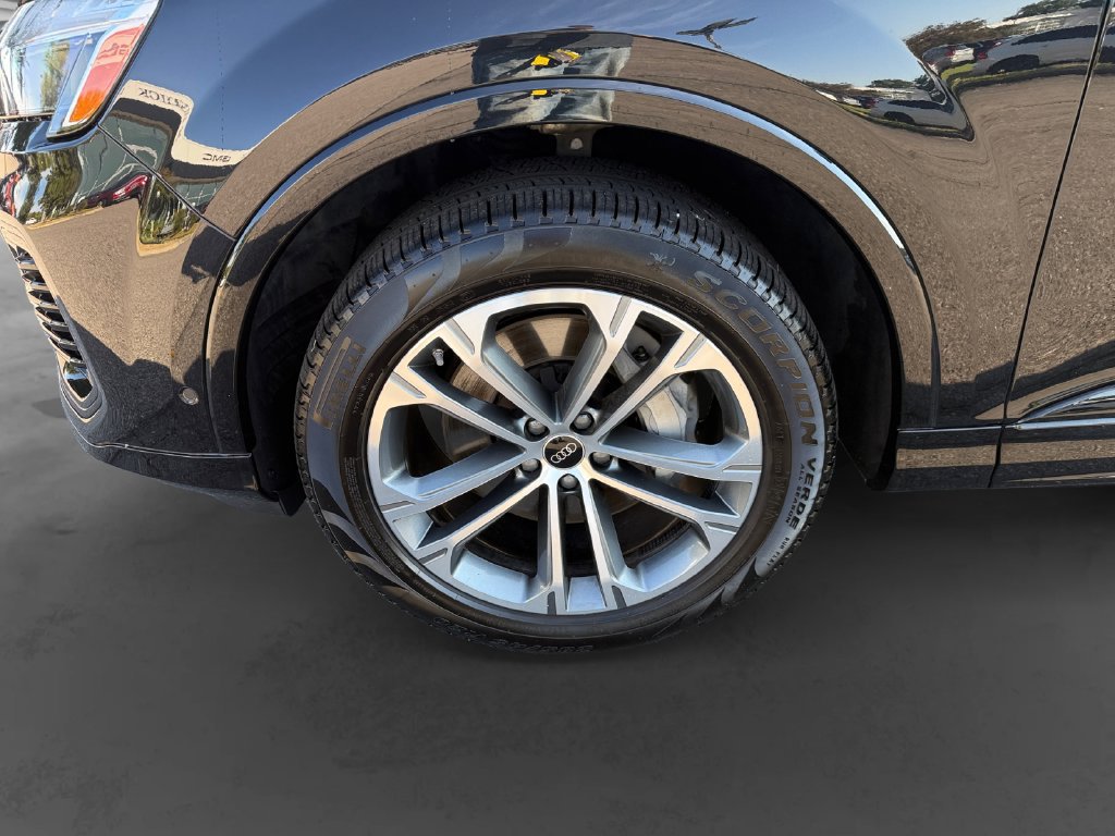 Used 2025 Audi Q7 2.0T Premium w/ Convenience Plus Package AWD/4WD image 9
