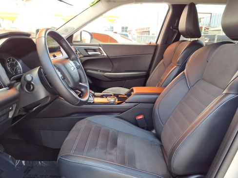 Used 2025 Mitsubishi Outlander SE AWD/4WD image 17