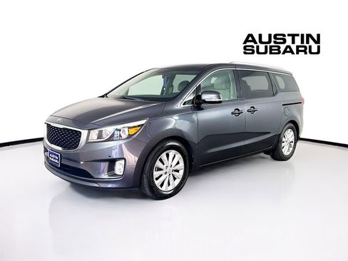 Used 2018 Kia Sedona EX image 3