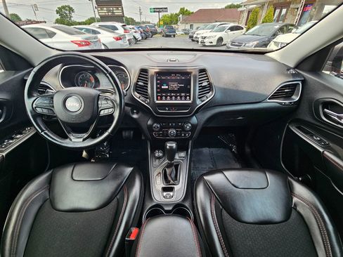 Used 2019 Jeep Cherokee Trailhawk w/ Cold Weather Group image 21