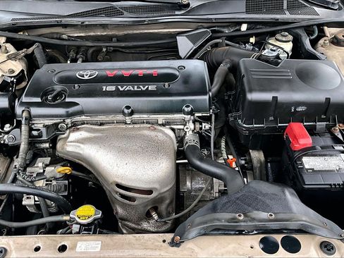 Used 2005 Toyota Camry LE FWD image 10