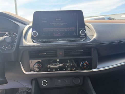 Used 2023 Nissan Rogue SV FWD image 19