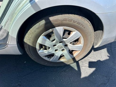 Used 2010 Toyota Camry LE FWD image 6