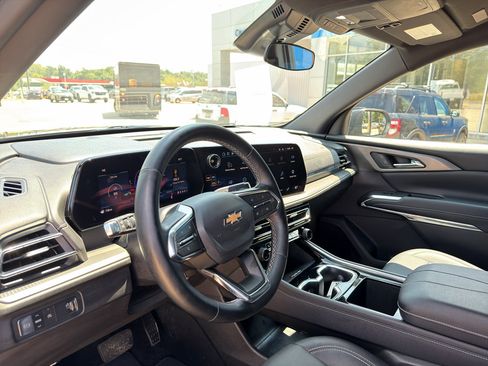 Used 2026 Chevrolet Traverse LT FWD image 24