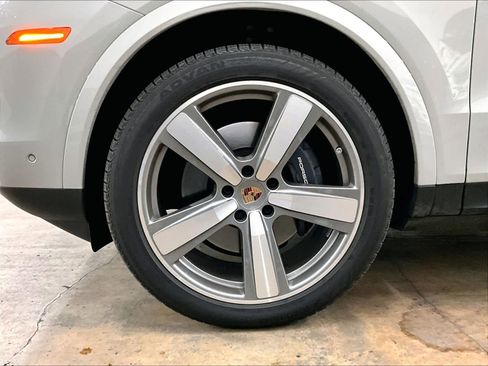 Used 2025 Porsche Cayenne image 11