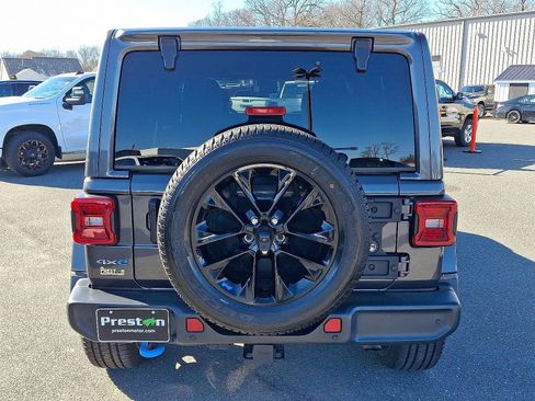 Used 2022 Jeep Wrangler Unlimited Sahara w/ Cold Weather Group image 6