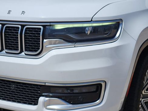 Used 2022 Jeep Wagoneer Series III w/ Flexible Seating Group RWD image 9