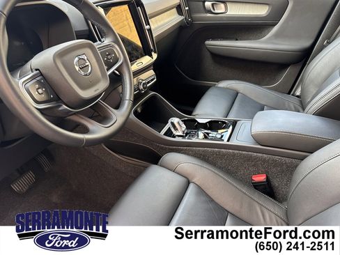 Used 2025 Volvo XC40 B5 Plus image 11