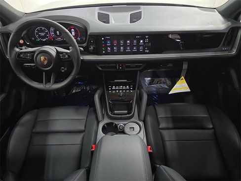 Certified 2025 Porsche Cayenne image 13