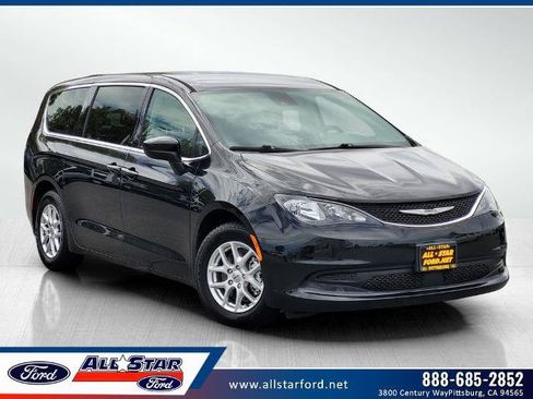 Used 2021 Chrysler Voyager LX FWD image 1