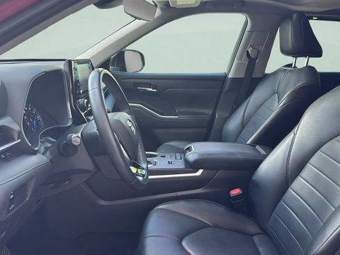 Used 2021 Toyota Highlander XLE FWD image 10