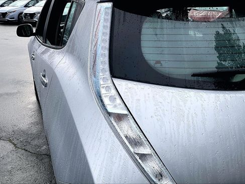 Used 2014 Nissan Leaf SV w/ LED & Quick Charge Package image 21