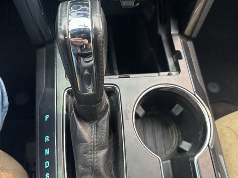 Used 2017 Ford Explorer XLT w/ Equipment Group 201A image 6