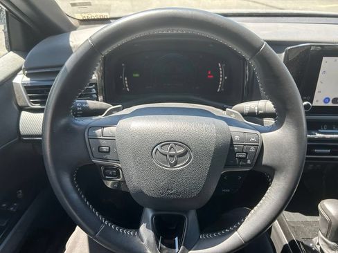 Used 2025 Toyota Camry SE FWD image 2