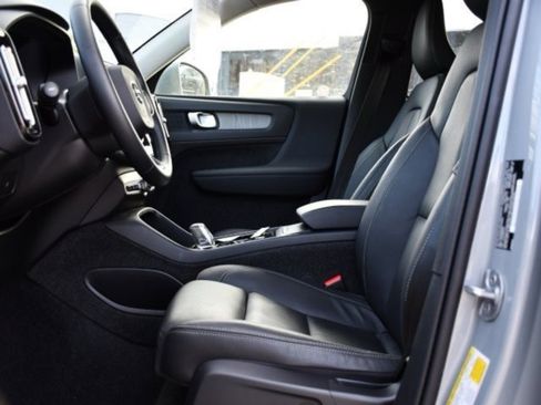 Certified 2025 Volvo XC40 B5 Plus image 12