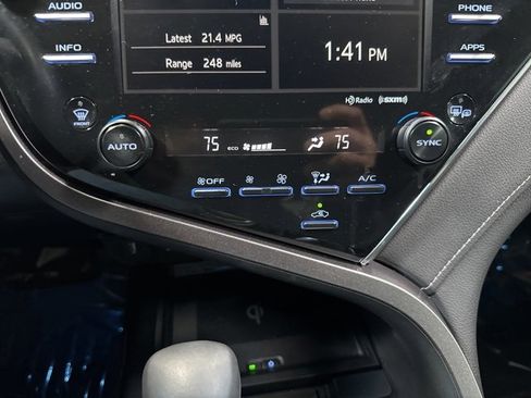 Used 2018 Toyota Camry XSE image 19